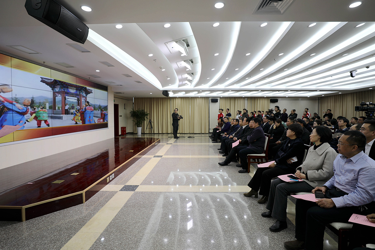 1545880520152349.jpg 河北省”五個(gè)十“網(wǎng)絡(luò)評(píng)選活動(dòng)總結(jié)交流會(huì)現(xiàn)場(chǎng).jpg